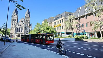 Busy street with a view of the Löhr-Center in Koblenz in the background