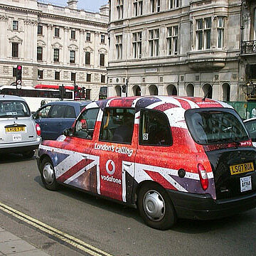 Auto im Design einer britischen Flagge