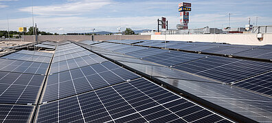 A photovoltaic system consisting of several solar cells is installed on a roof.