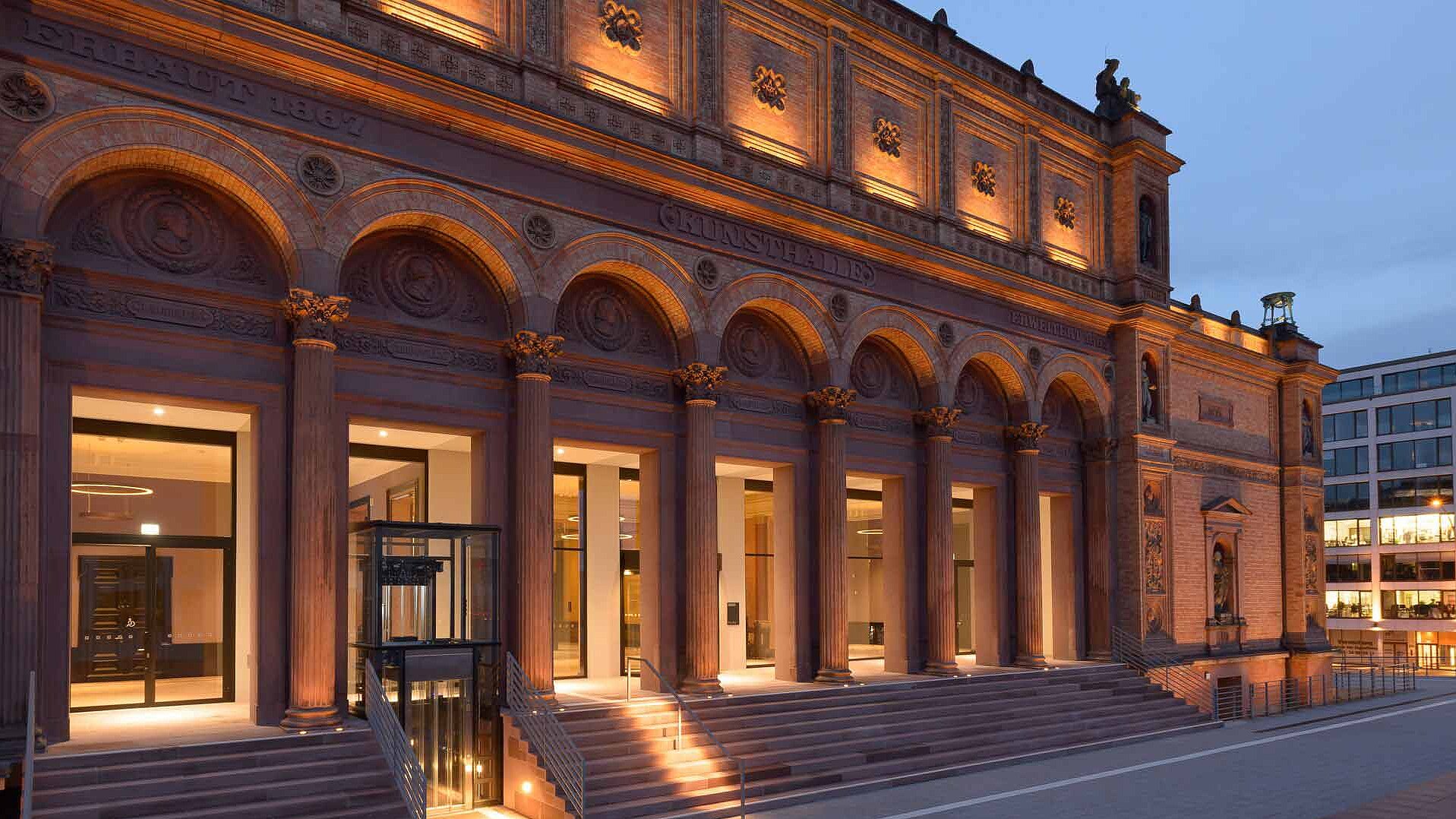 Blick auf die äußere Gebäudefassade der Hamburger Kunsthalle.